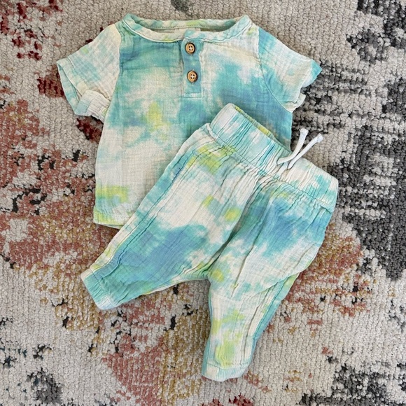 Muslin Tie Dye Baby Outfit Set 0-3 Months Baby Boy Cat & Jack excellent like new - Picture 8 of 14